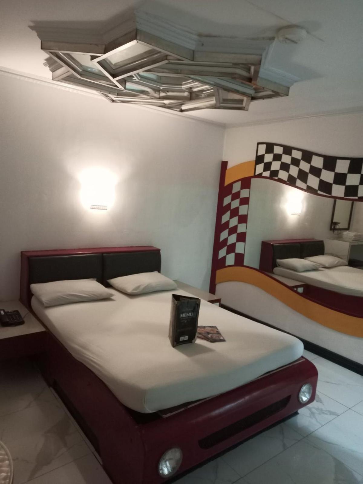 Halina Drive In Hotel-sta Mesa 2* Manila