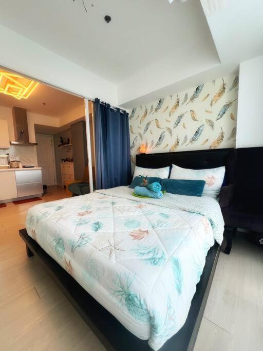 Penthouse Azure Urban Staycation Apartment