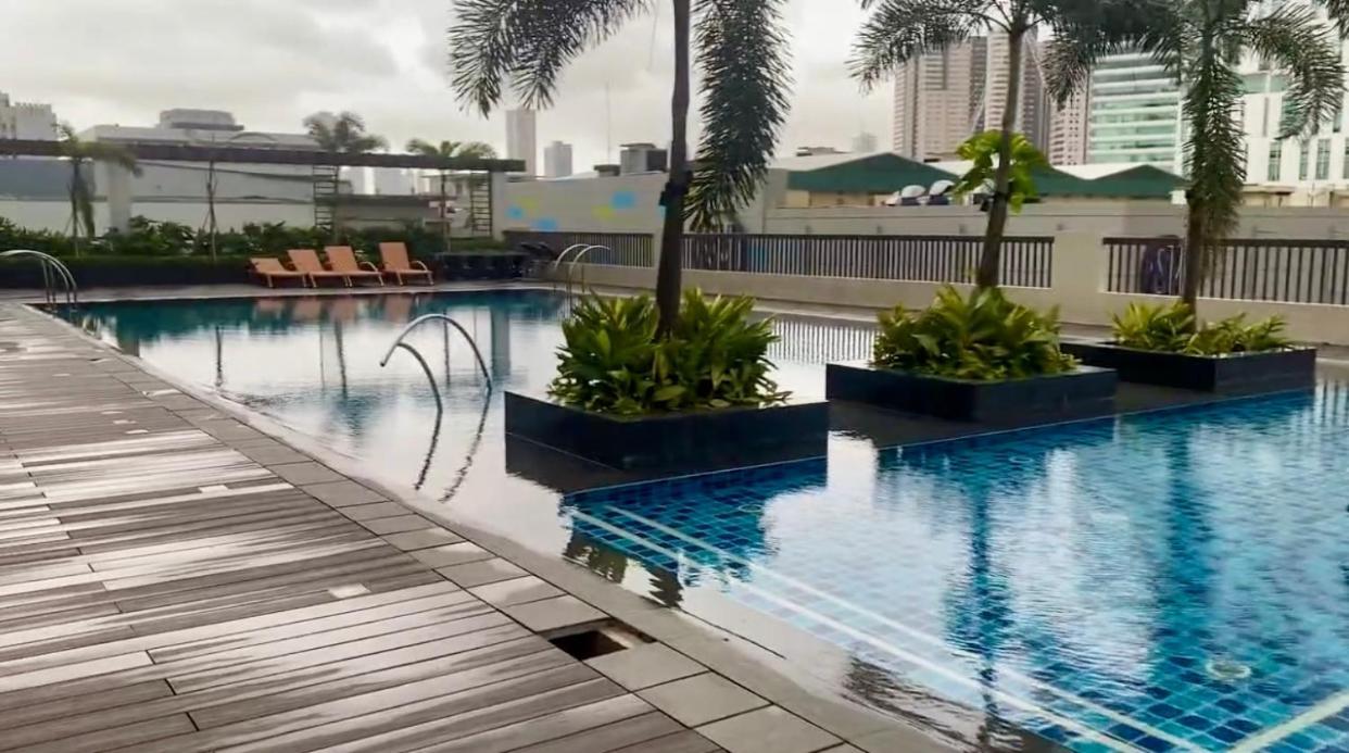 Modern Comforts Sleek In Manhattan Plaza2 Manila