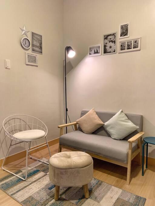 Apartment Chic Contemporary Haven In Quezon *