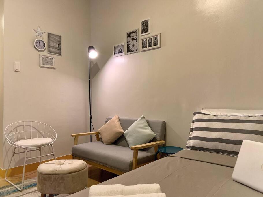Chic Contemporary Haven In Quezon Apartment *
