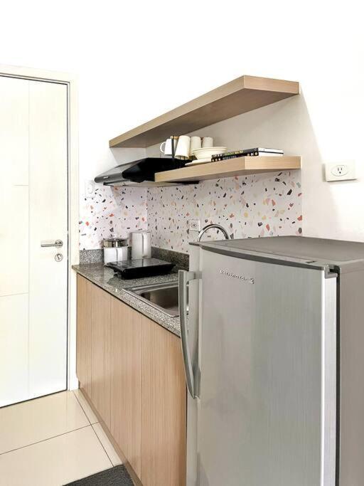1-bedroom In Pinas In Sm Southmall *