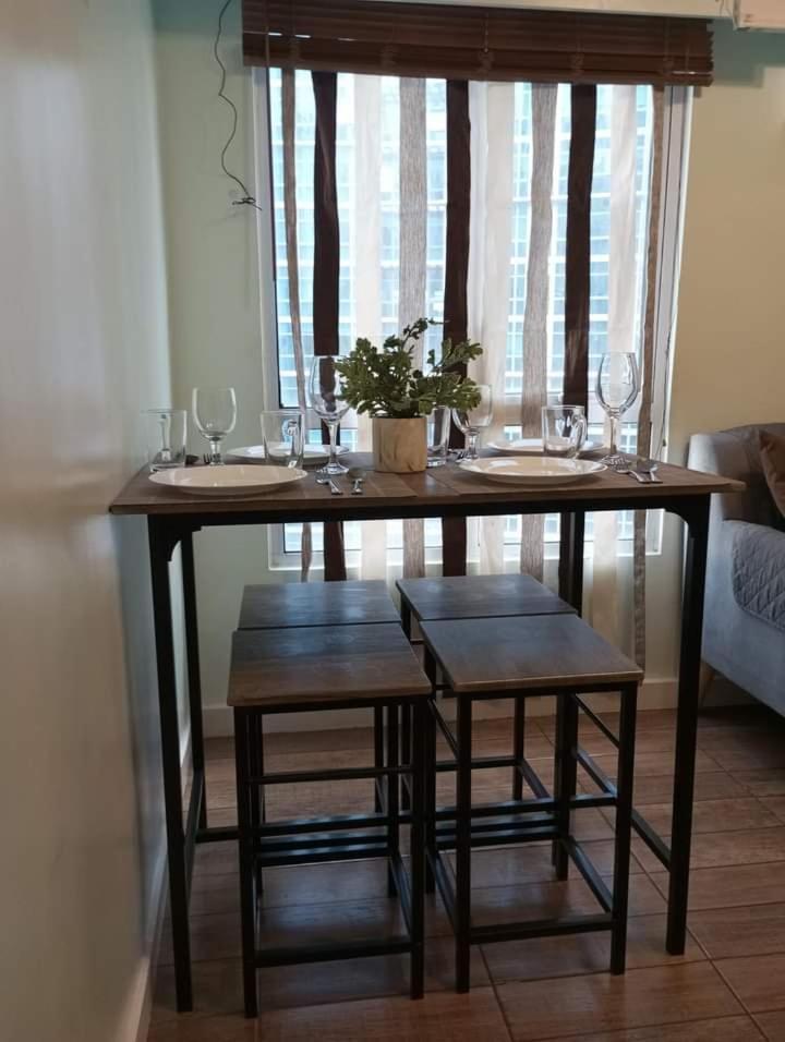 Victoria Affordable Loftstyle 2br * Manila