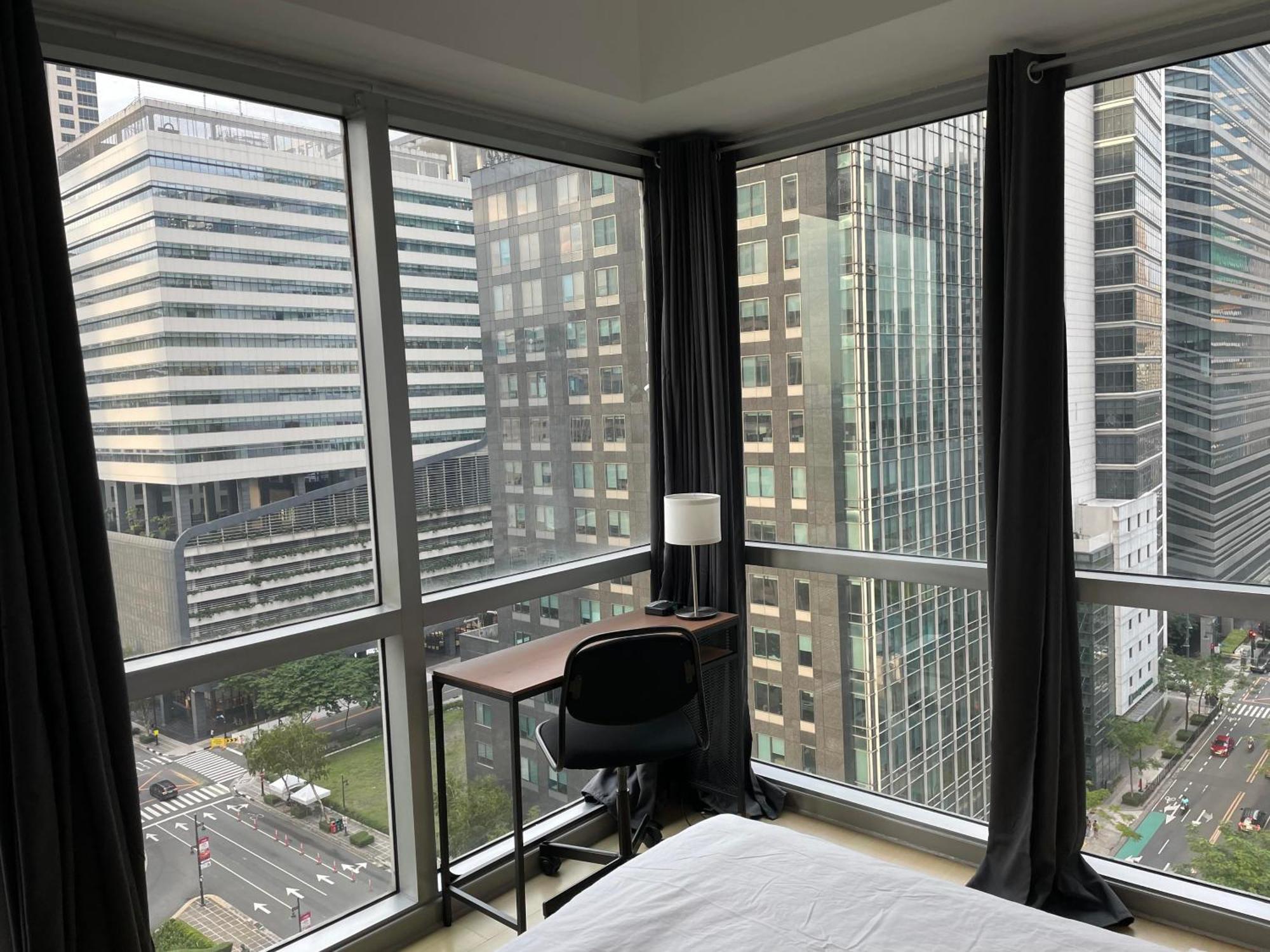 Prime Avant Bgc Location By Ph Staycation Manila
