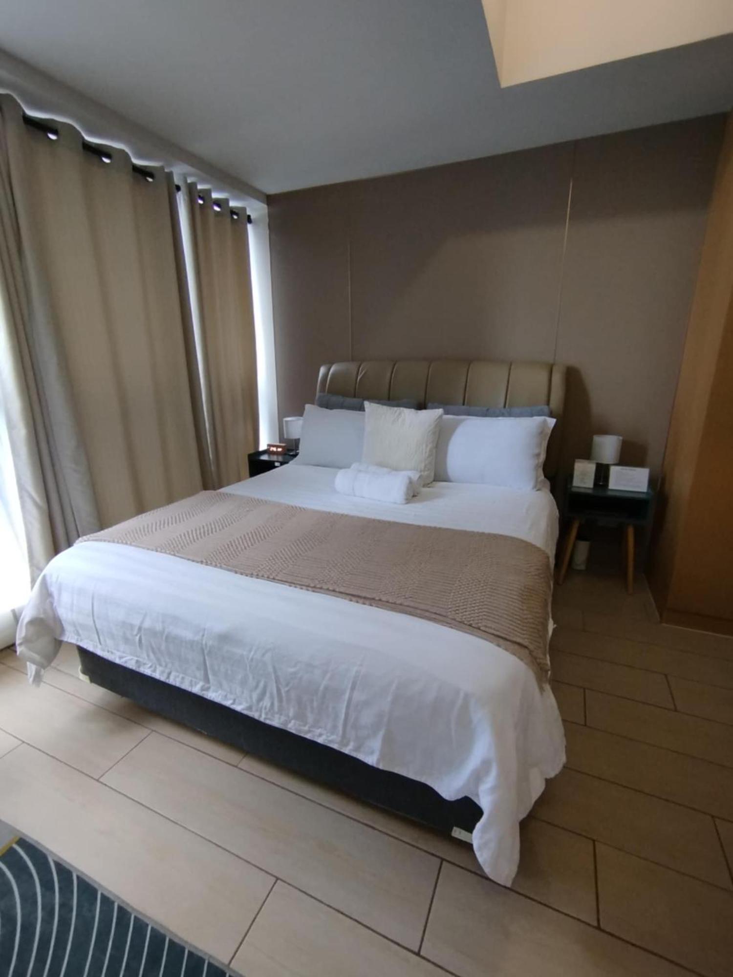 Apartment Cozy 1br Uptown Parksuites Tower1 Bgc Manila