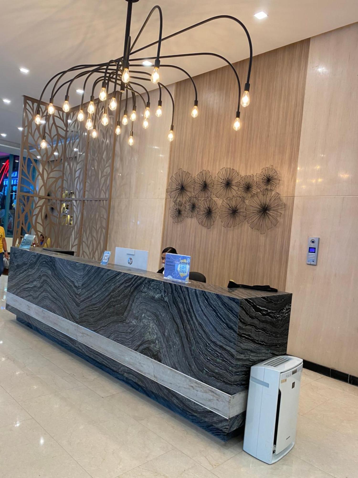 1 Bedroom Uptown Bgc Across Uptown Mall Apartment Manila
