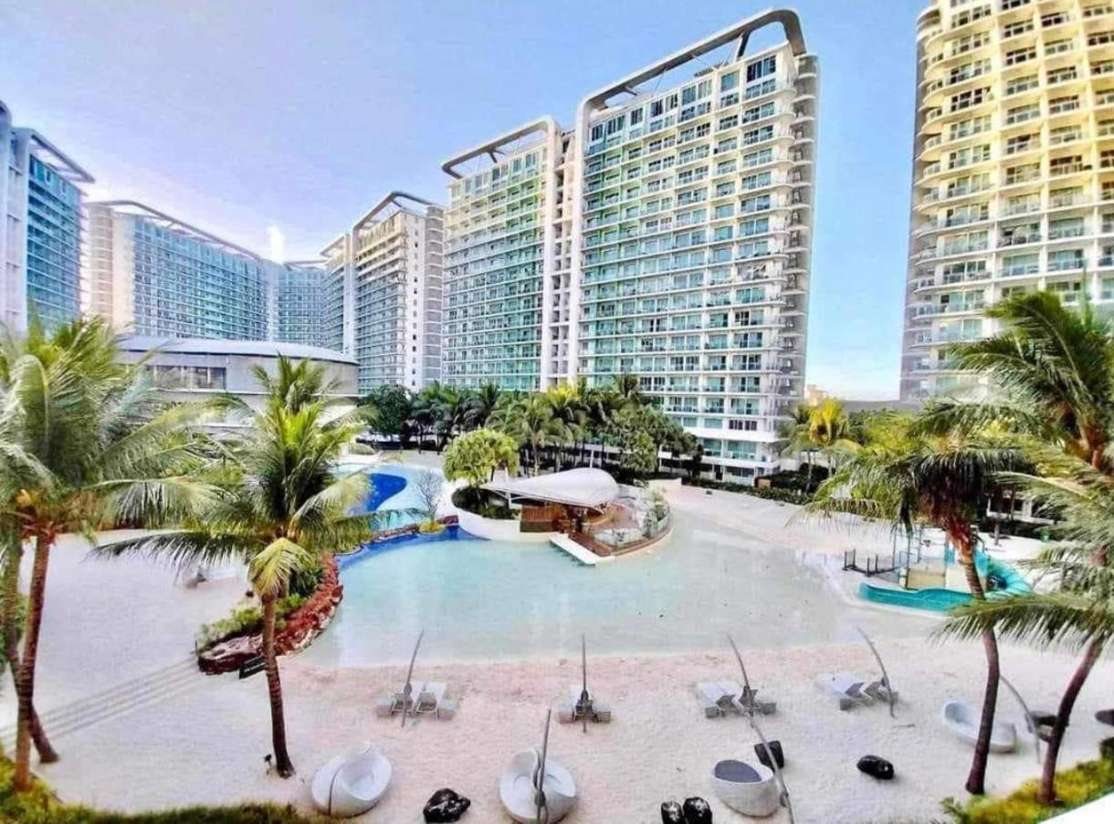 At Sm Bicutan With Balcony Apartment *