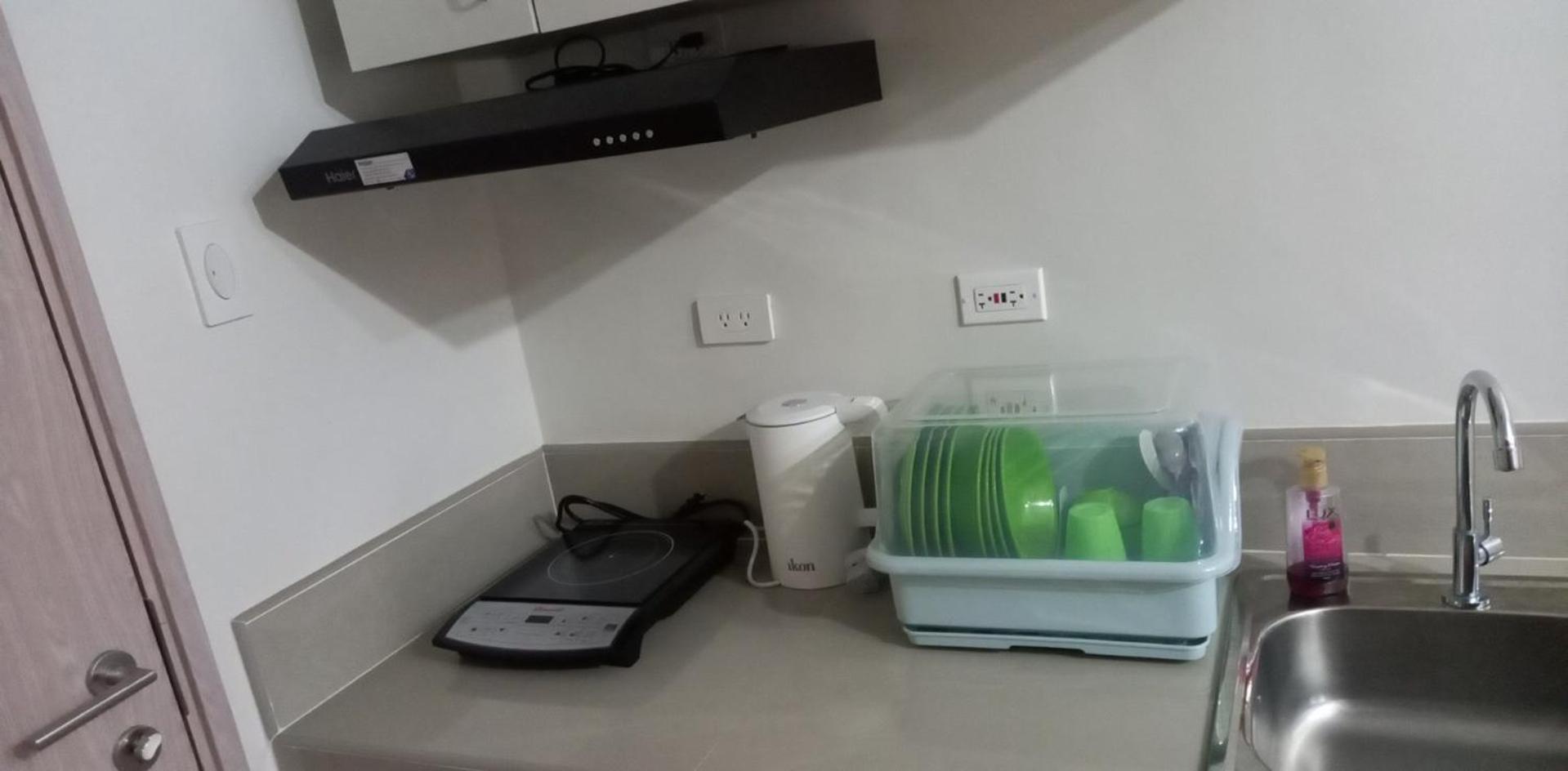 Comfy 1 Bedroom With Netflix & Free Wifi - Trees Residences * Manila