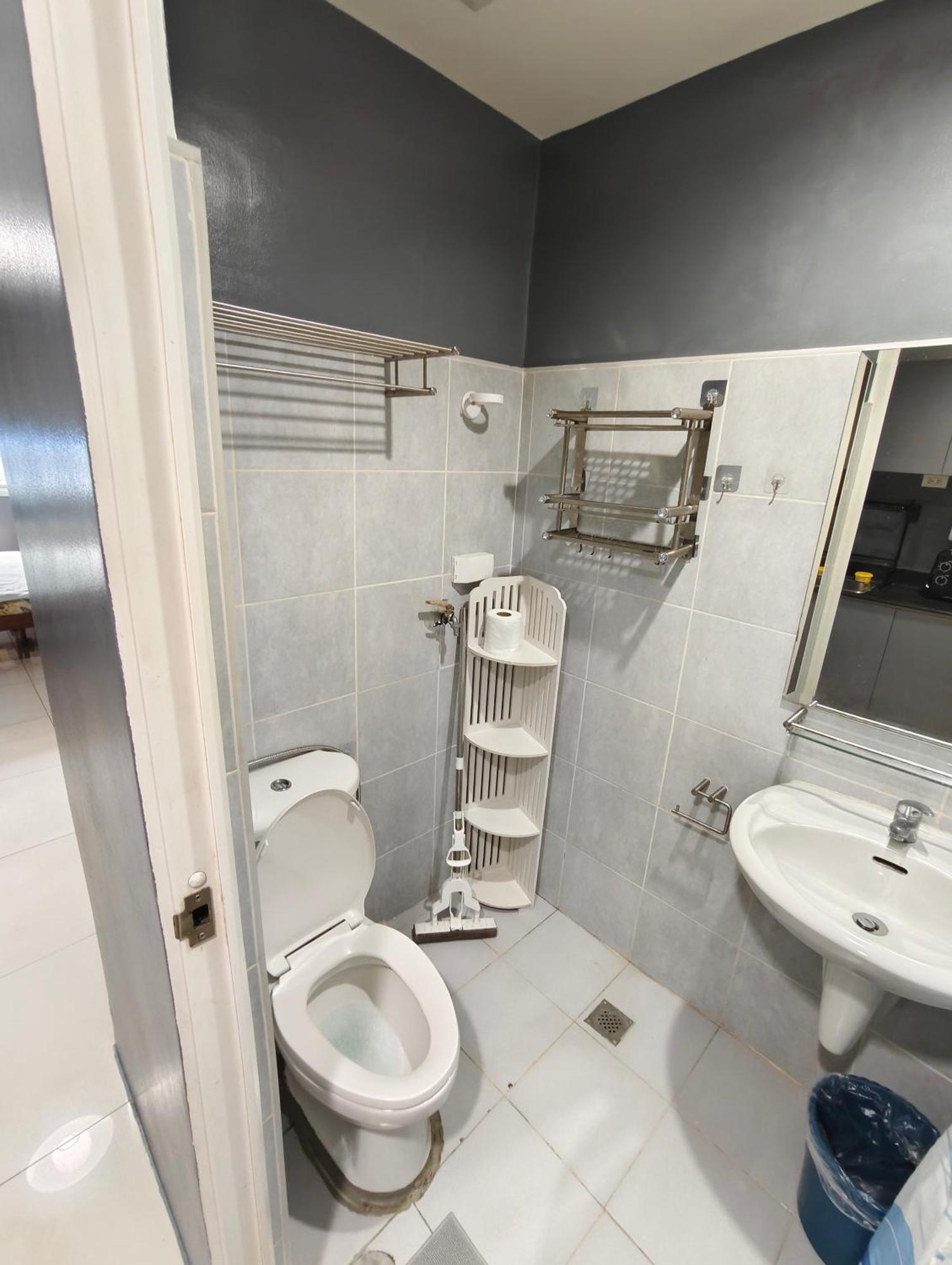 2 Bedrooms Near Mall Of & Airport