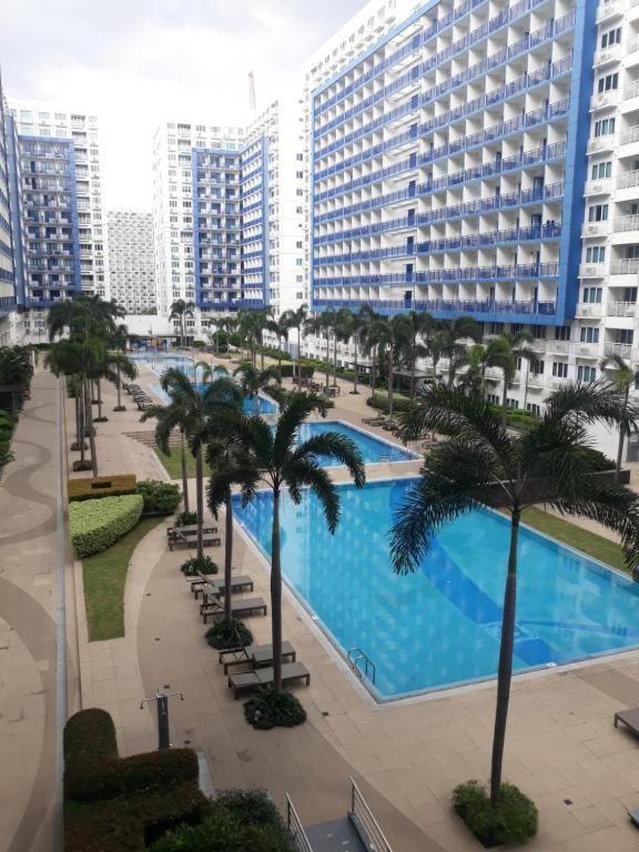 2 Bedrooms Near Mall Of & Airport