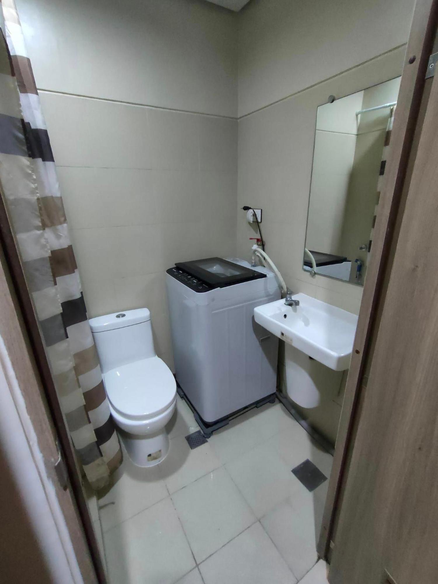 Apartment Rosver Hideaway At S Close To Moa A 5 Minutes Walk Manila