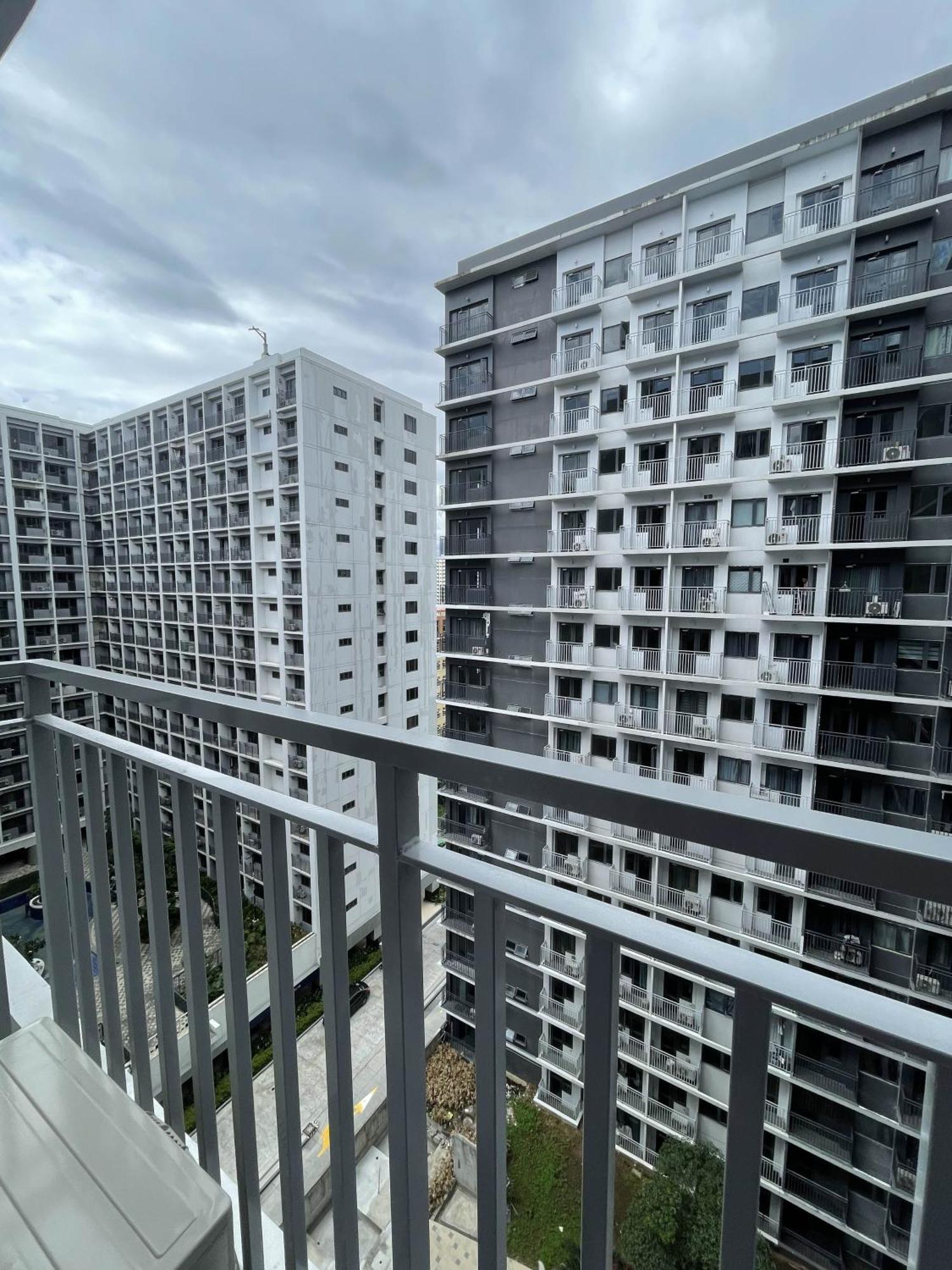 Molly Shore Getaway Unit 1276 * Manila
