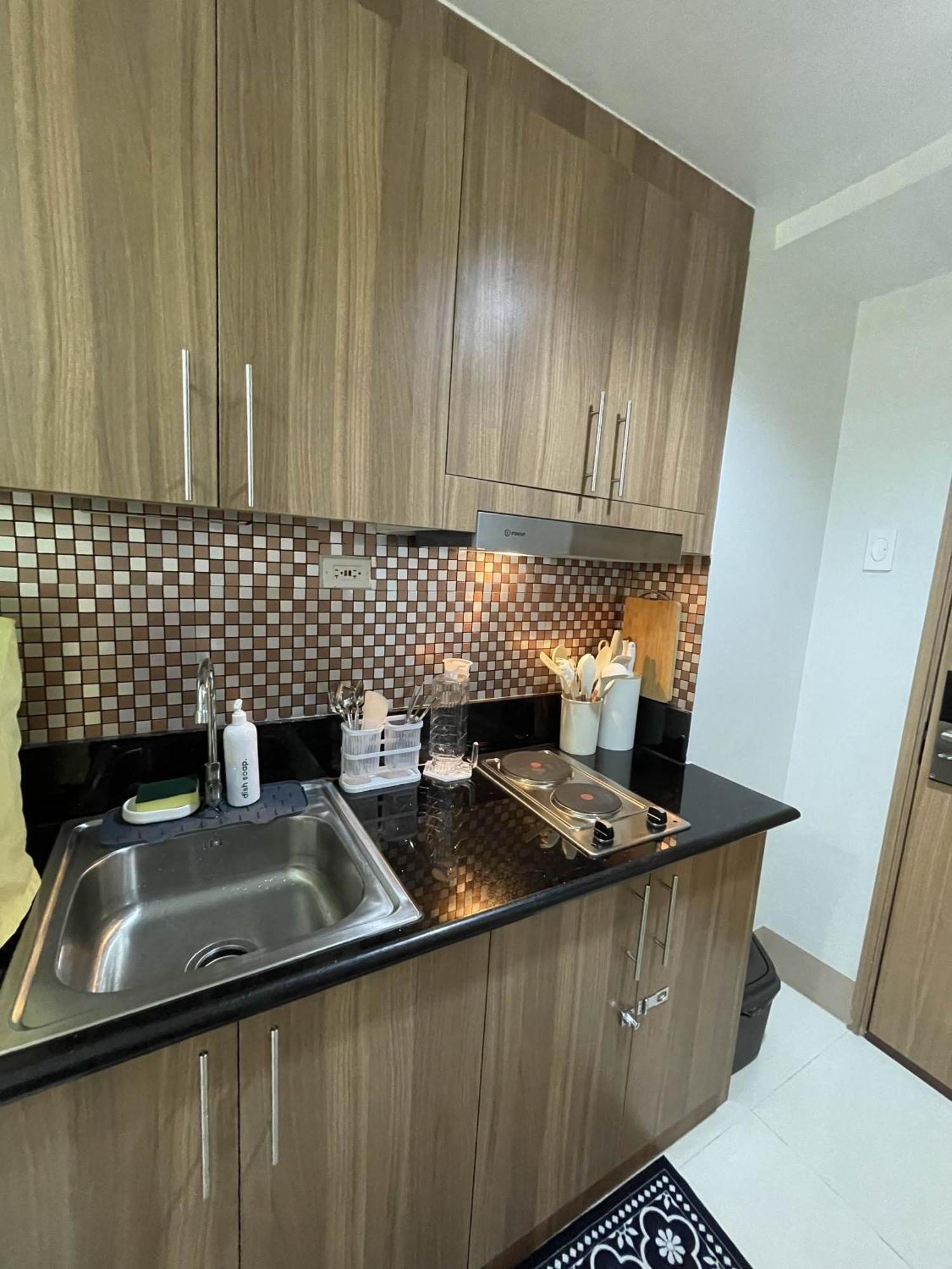 Molly Shore Getaway Unit 1276 Manila