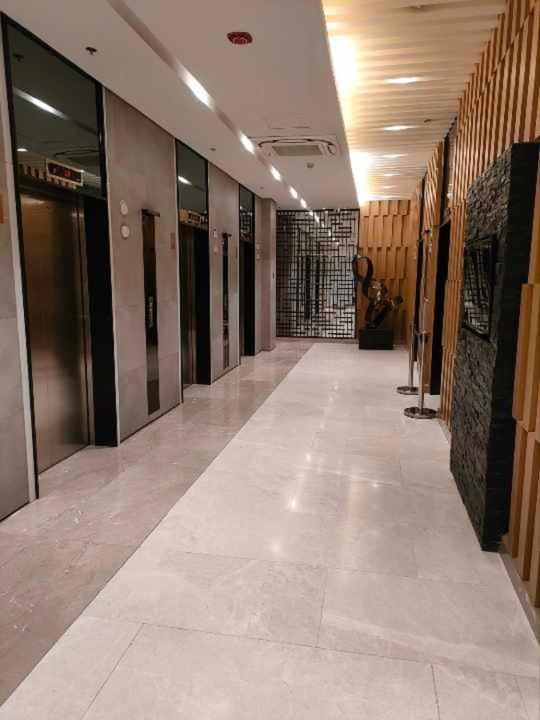 Apartment Rosver Hideaway At S Close To Moa A 5 Minutes Walk Manila