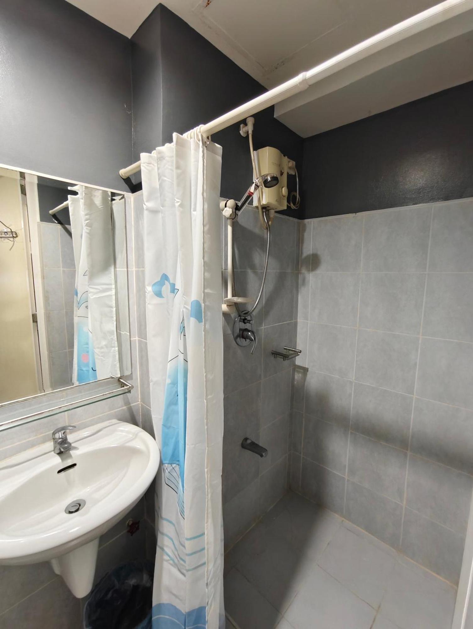 2 Bedrooms Near Mall Of & Airport Apartment *