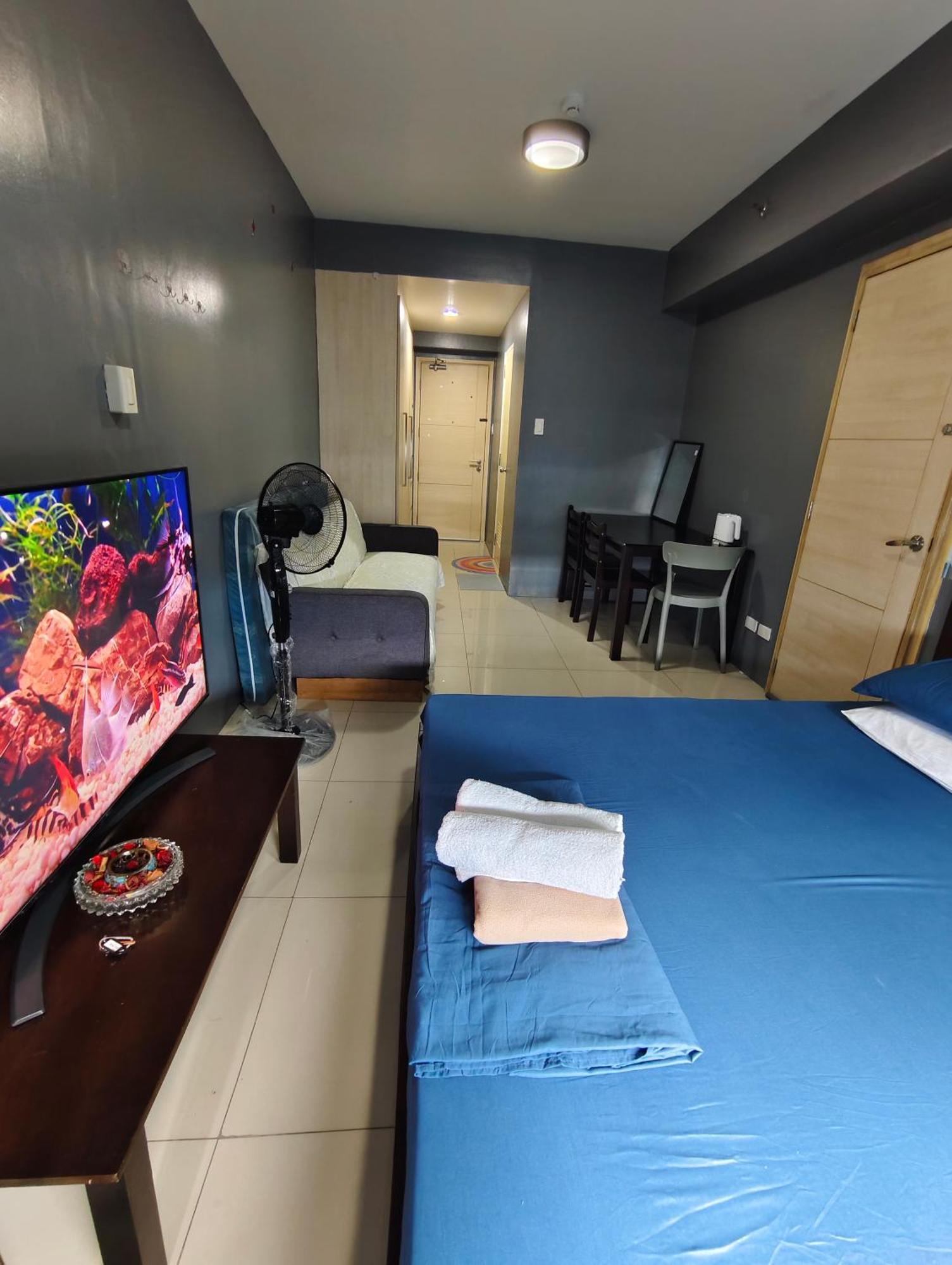 2 Bedrooms Near Mall Of & Airport
