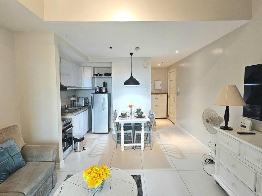 Kl Tower Residences In Makati Near Greenbelt, 1 Bedroom 100mbps Wi-fi Manila