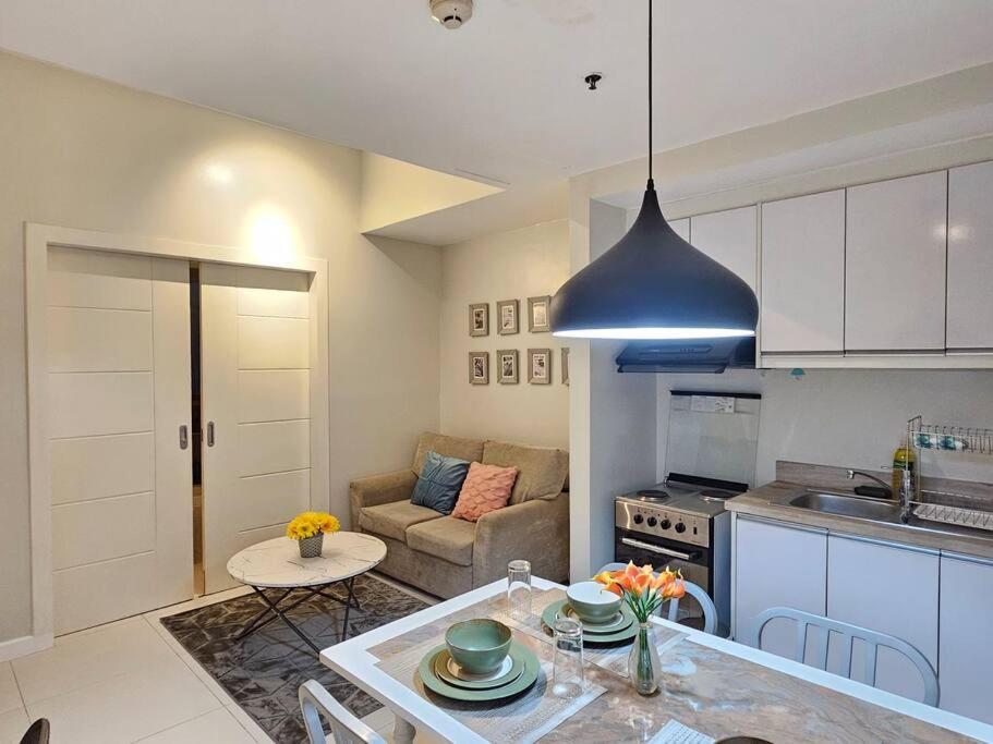Kl Tower Residences In Makati Near Greenbelt, 1 Bedroom 100mbps Wi-fi Apartment *