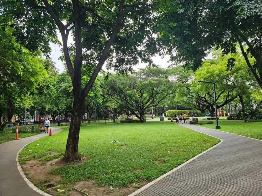 Kl Tower Residences In Makati Near Greenbelt, 1 Bedroom 100mbps Wi-fi Apartment *