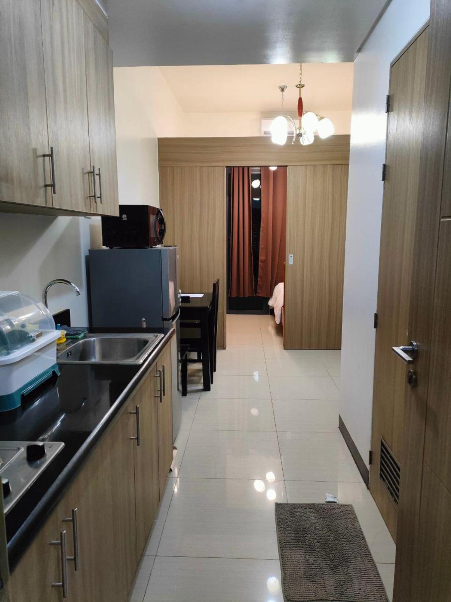 Rosver Hideaway - Close To Moa A 5 Minutes Walk Apartment Manila