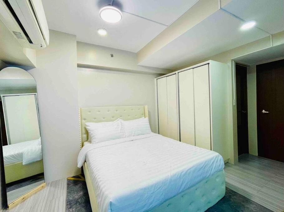 Apartment Luxurious 2-bedroom Loft In Eastwood City, Quezon Modern Comfort & Prime Location *