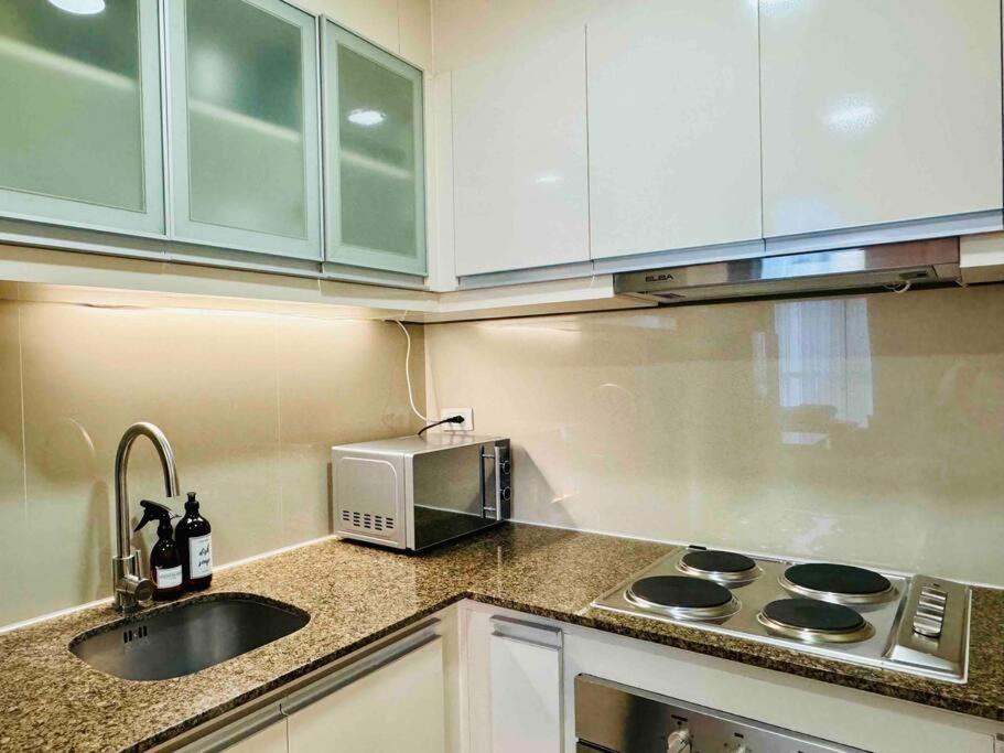 Apartment Luxurious 2-bedroom Loft In Eastwood City, Quezon Modern Comfort & Prime Location Manila