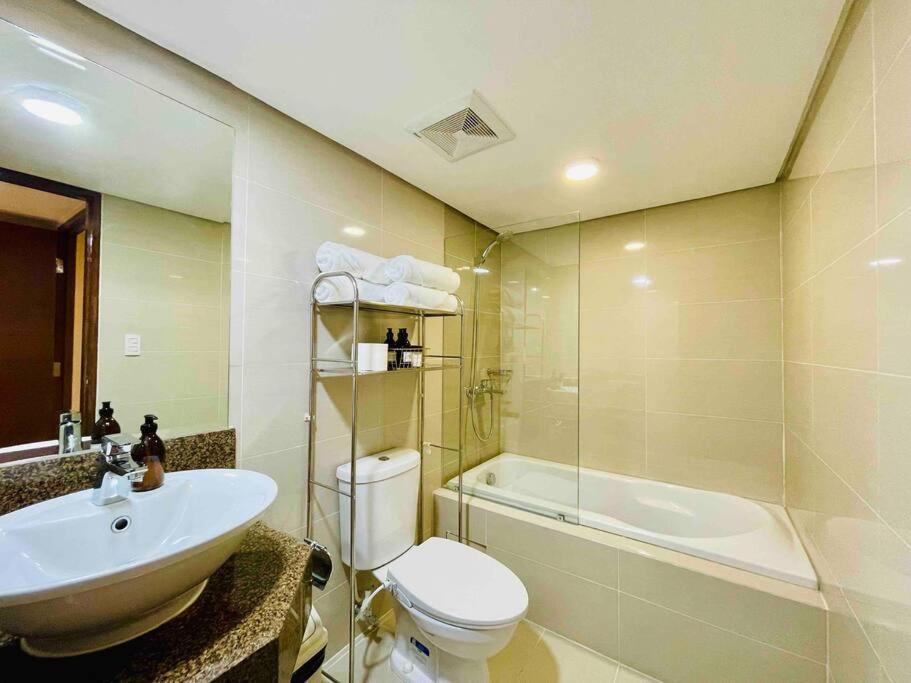 Apartment Luxurious 2-bedroom Loft In Eastwood City, Quezon Modern Comfort & Prime Location