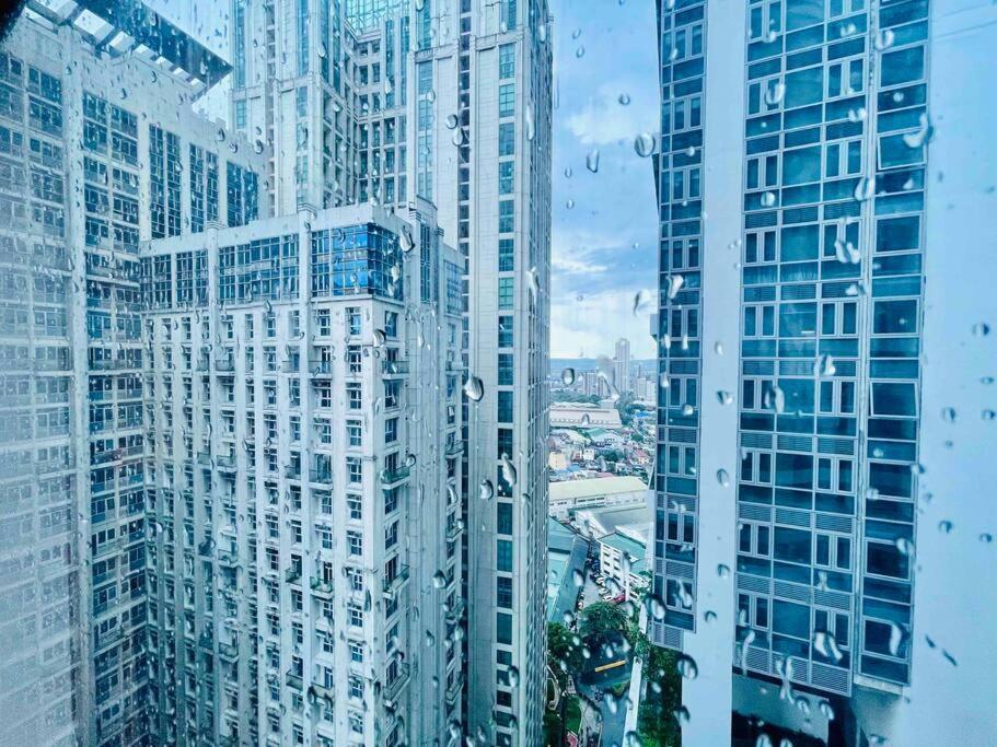 Luxurious 2-bedroom Loft In Eastwood City, Quezon Modern Comfort & Prime Location * Manila