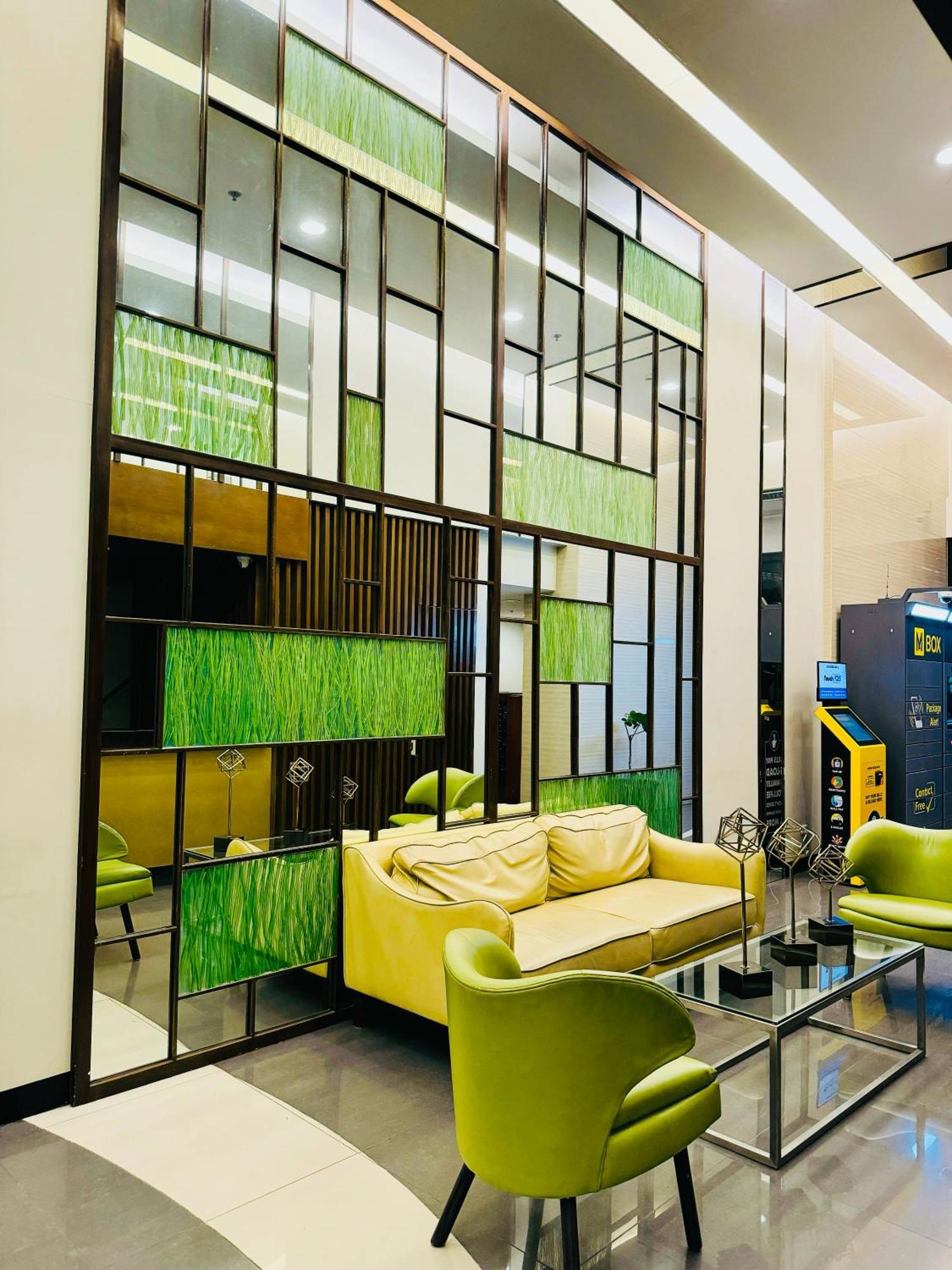 Vinia Infinity 2 Near Malls With Wifi Netflix And Karaoke Manila