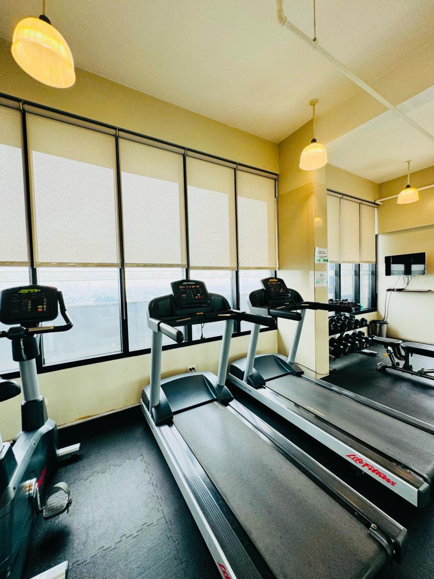 Vinia Infinity 2 Near Malls With Wifi Netflix And Karaoke Apartment Manila