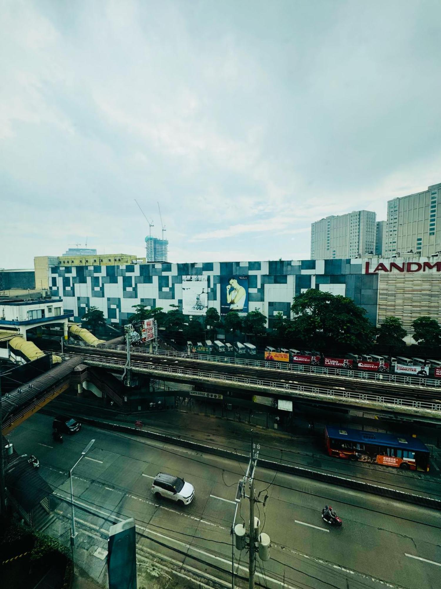 Vinia Infinity 2 Near Malls With Wifi Netflix And Karaoke Apartment