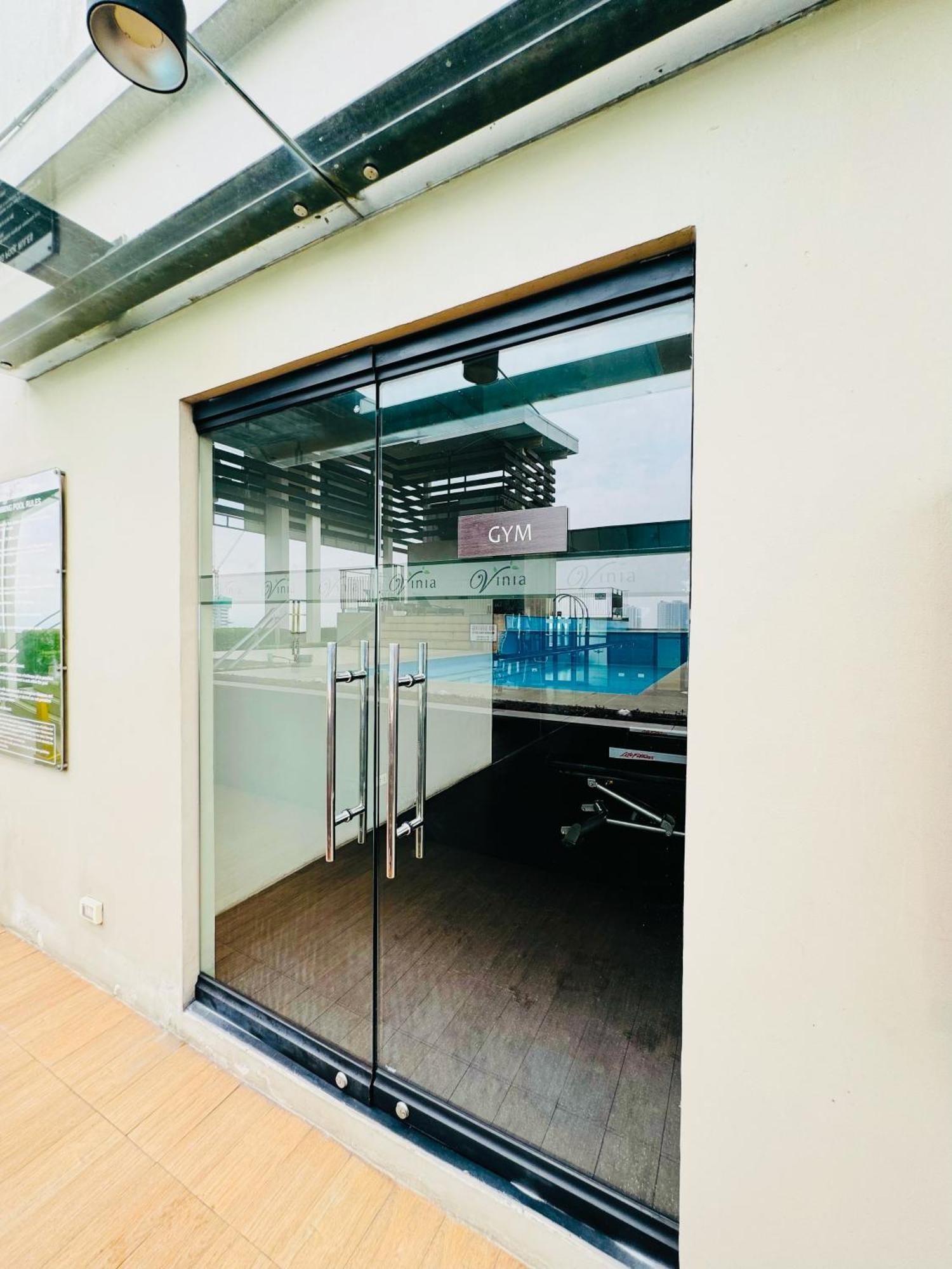 Vinia Infinity 2 Near Malls With Wifi Netflix And Karaoke Apartment *