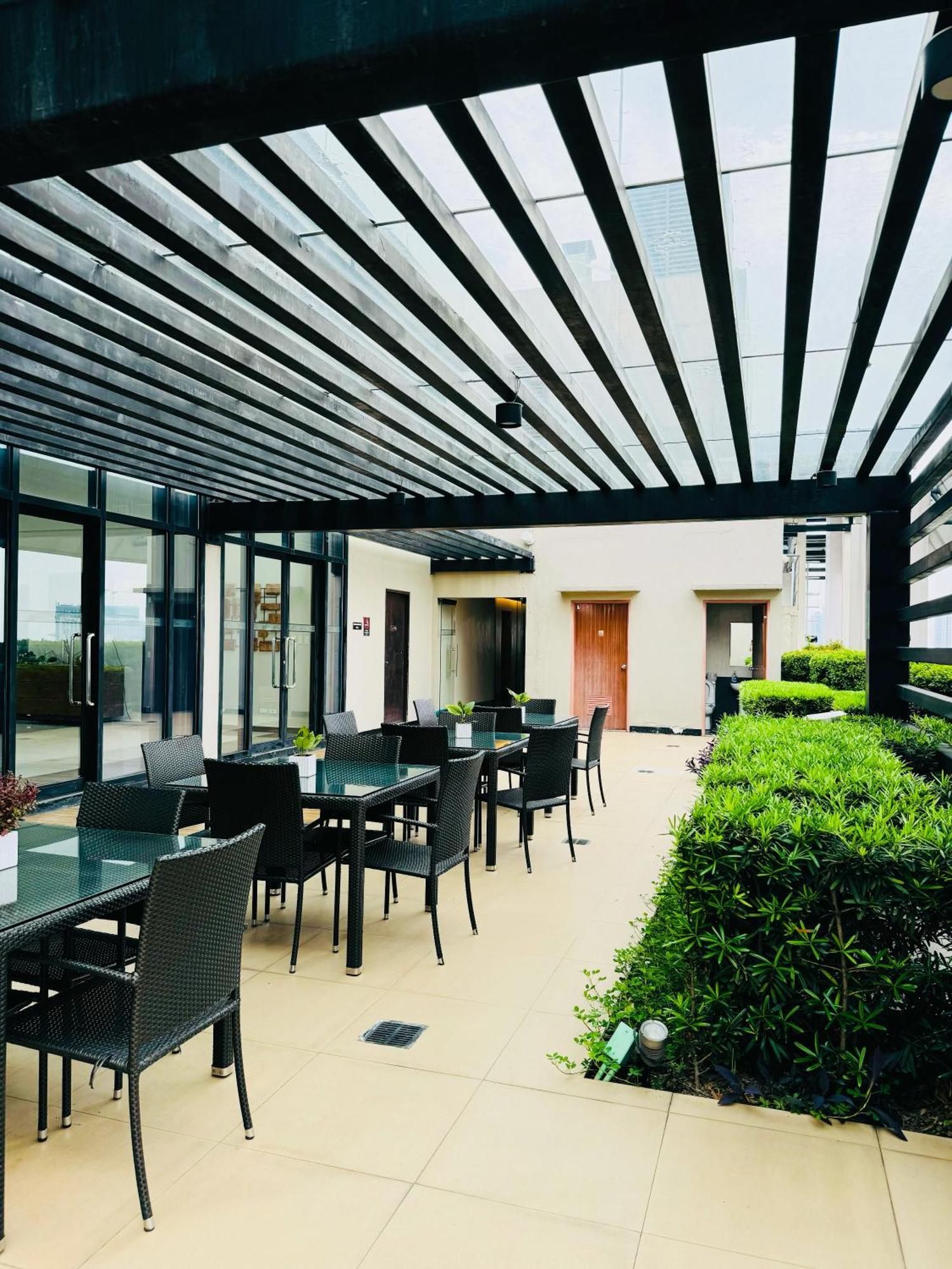 Vinia Infinity 2 Near Malls With Wifi Netflix And Karaoke Apartment
