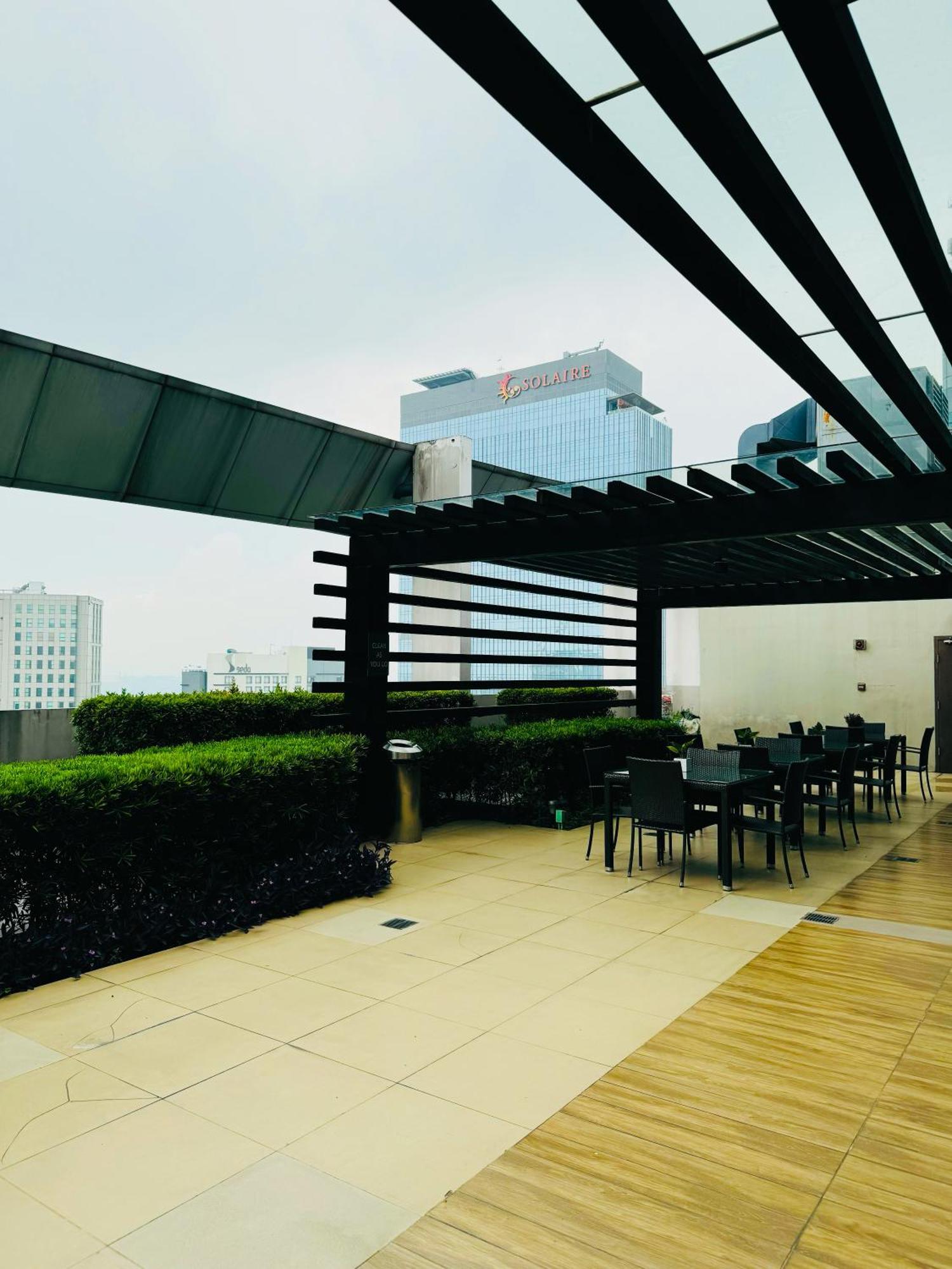 Vinia Infinity 2 Near Malls With Wifi Netflix And Karaoke * Manila