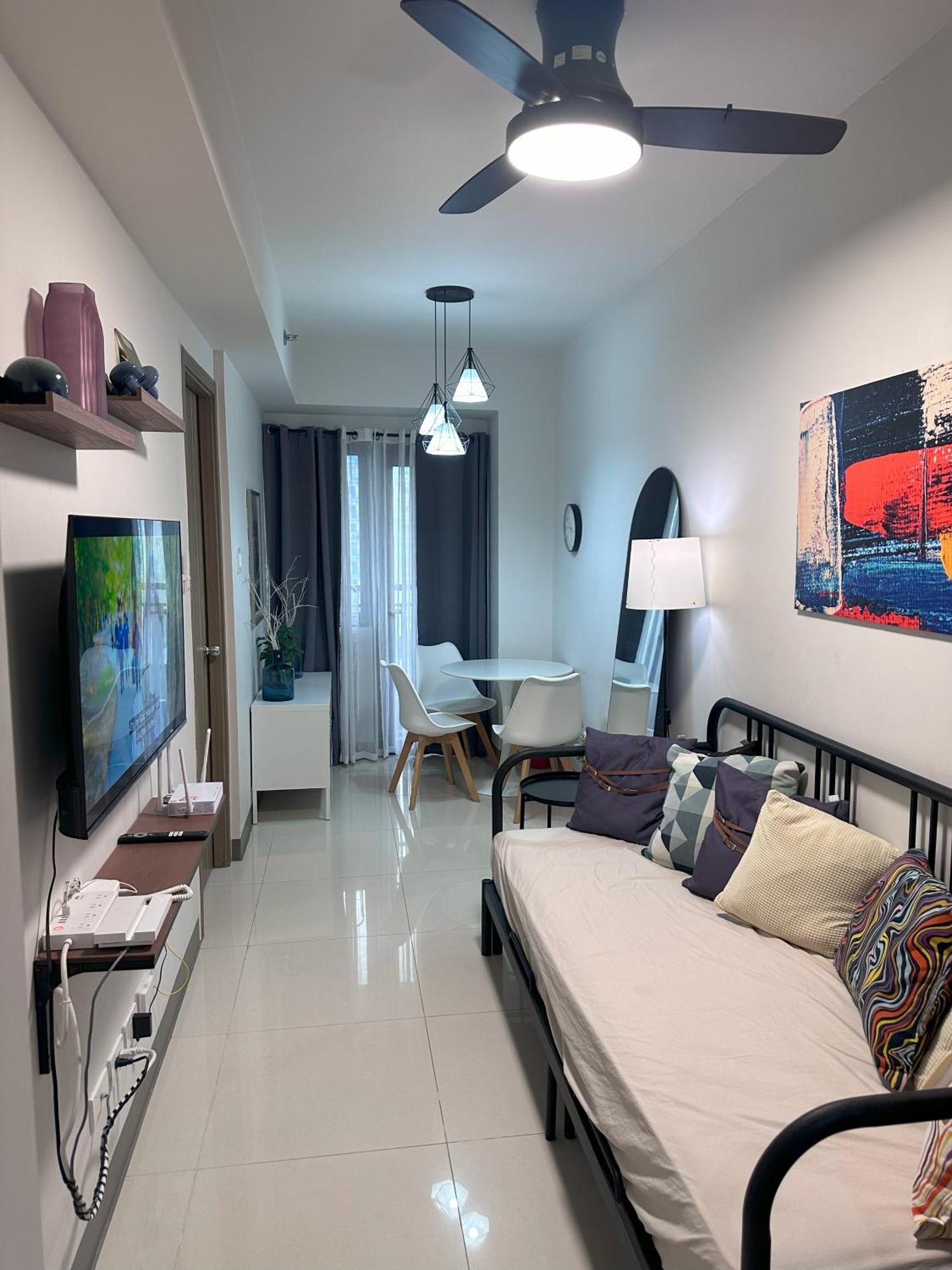 Hygge @ Moa Complex Near Naia, Ccp , Dfa Apartment