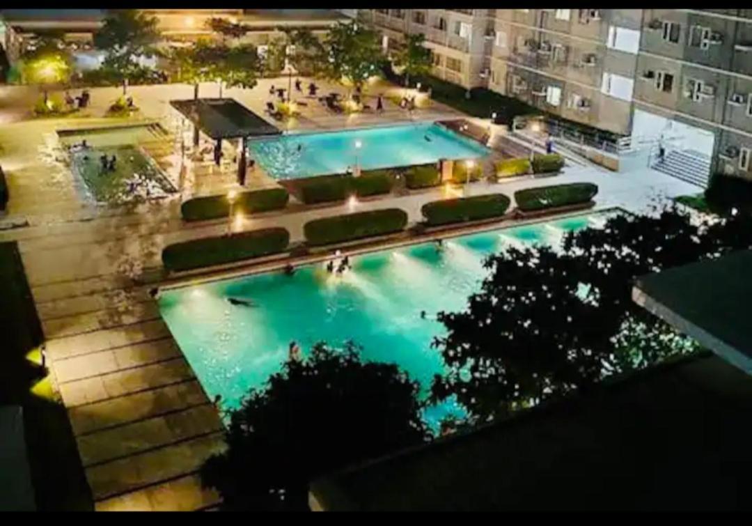 1 Bedroom Cozy Unit With Netflix & Free Wifi In Trees Residences Apartment Manila