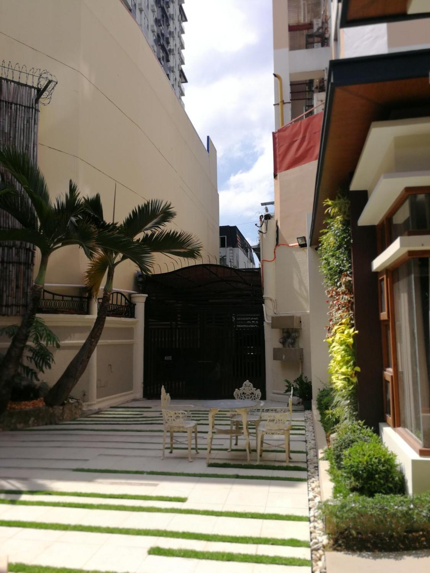 Villa Adria Residences - Diamond Garden - 2 Bedroom Unit For 4 Person *