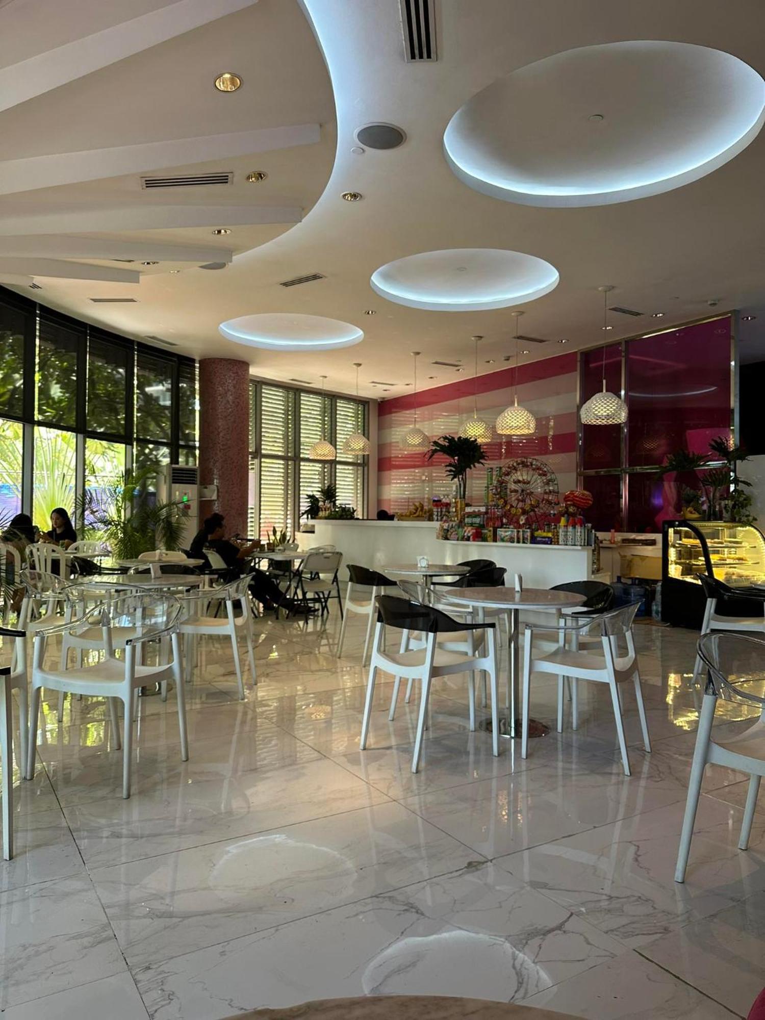 Azure Urban - Modern Gaming Staycation Apartment *