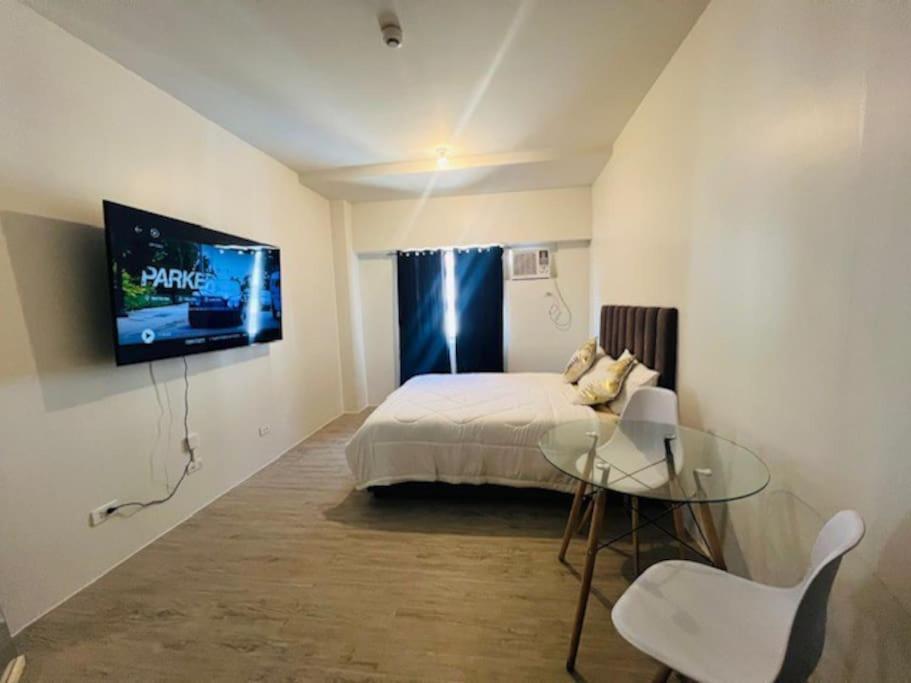 Brand New! Minimalist Space