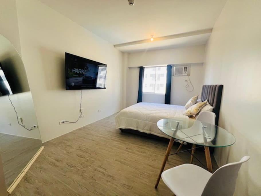 Brand New! Minimalist Space *
