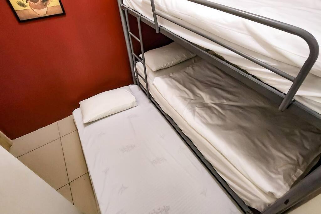 Homey 2br 3 In Makati Apartment *