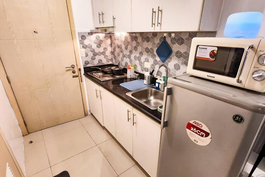 Starwars Vibe 2br In Makati With Electronic Dart Apartment *