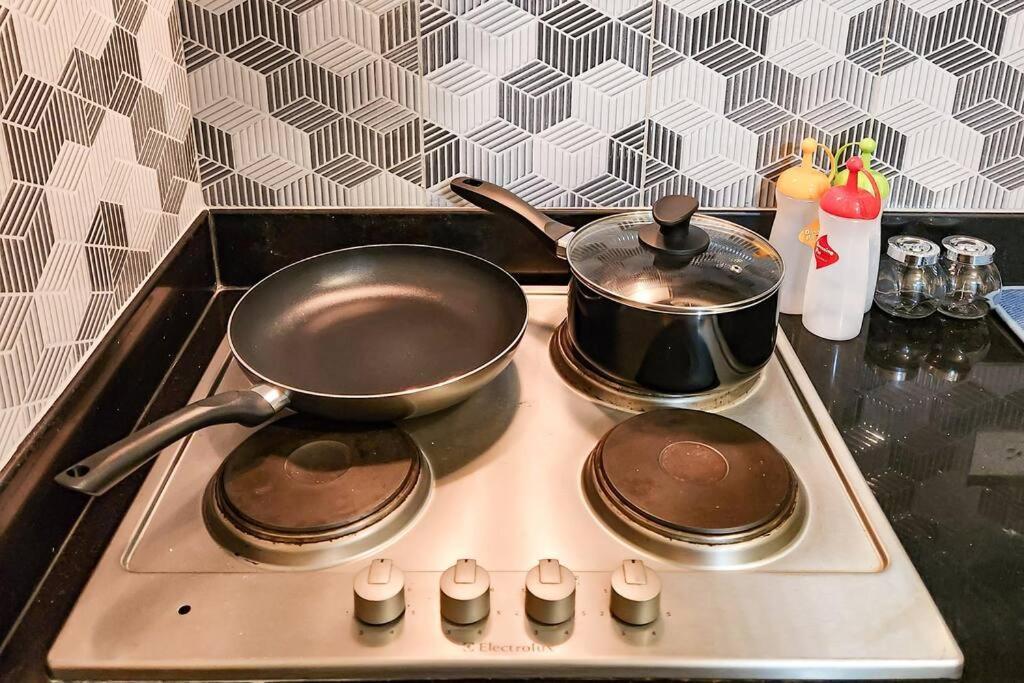 Starwars Vibe 2br In Makati With Electronic Dart Apartment *