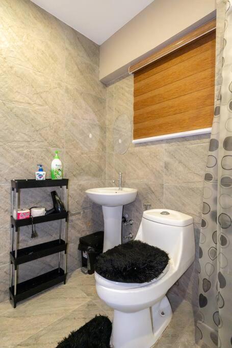 A2j Luxury Cinema 3br Loft Bgc Near High Street Apartment