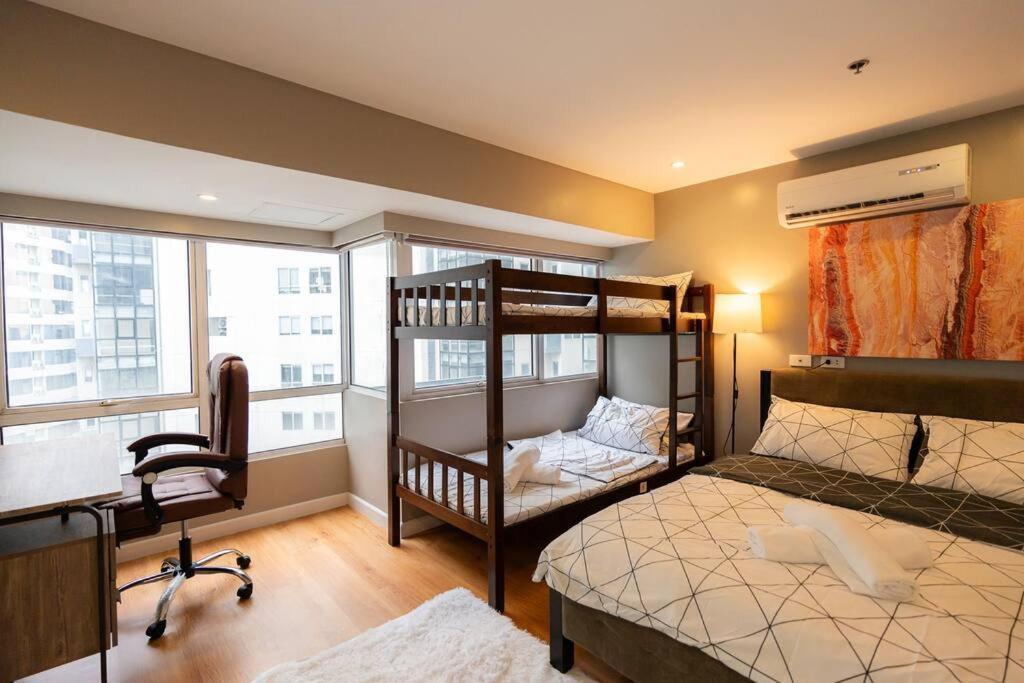A2j Luxury Cinema 3br Loft Bgc Near High Street Apartment *