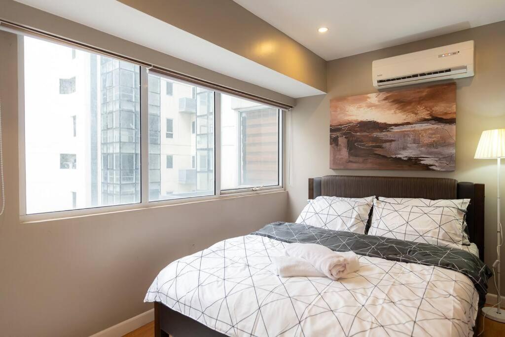 A2j Luxury Cinema 3br Loft Bgc Near High Street Apartment