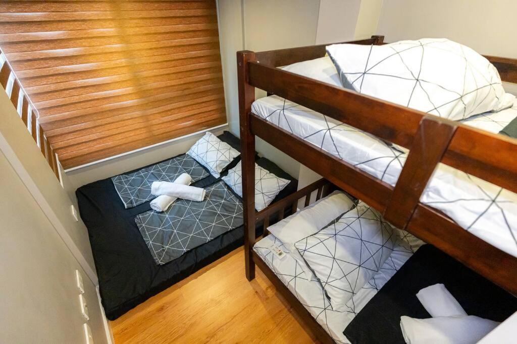 A2j Luxury Cinema 3br Loft Bgc Near High Street Apartment Manila