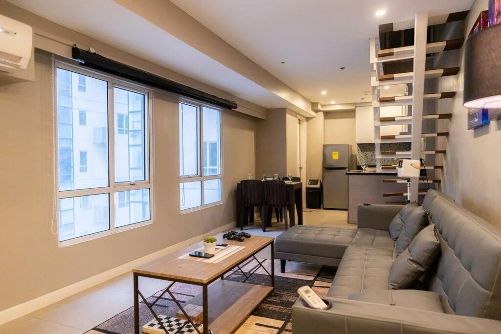 A2j Luxury Cinema 3br Loft Bgc Near High Street * Manila