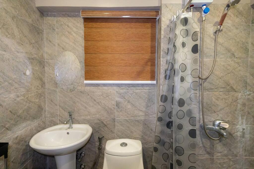 A2j Luxury Cinema 3br Loft Bgc Near High Street Apartment *