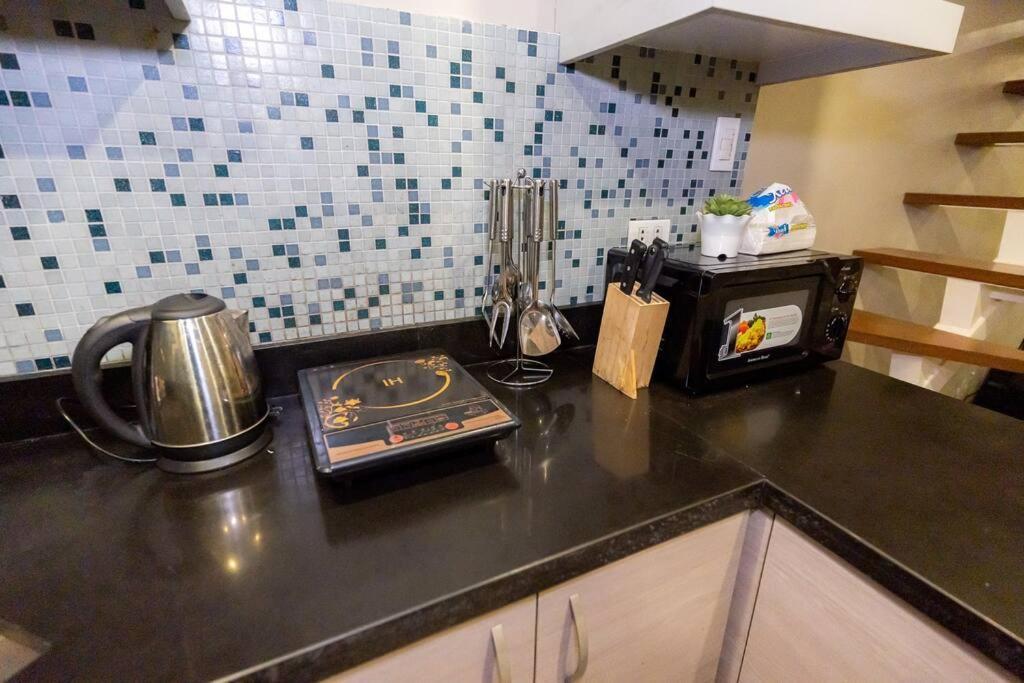 A2j Luxury Cinema 3br Loft Bgc Near High Street Apartment Manila
